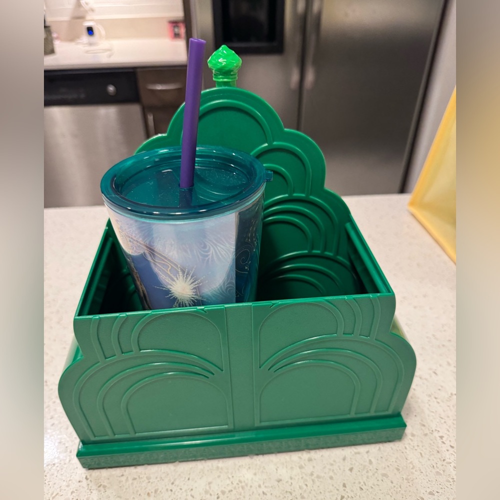 Wicked For Good Official Popcorn Bucket Emerald City & Tumbler w Glinda/Elphaba - Picture 4 of 7
